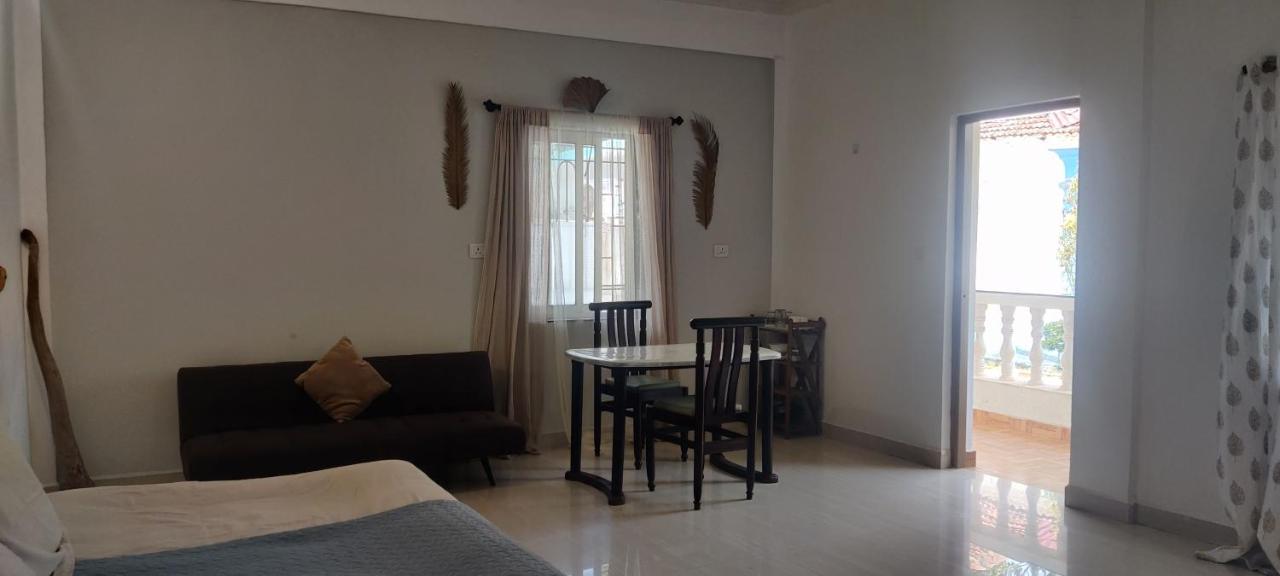 J-House, Spacious Apartments With Balconies, Thalassa 1Min Away Siolim Exterior foto
